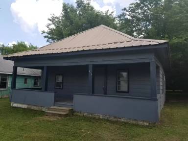 Main picture of 619 W 1st St