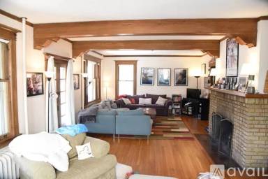 Main picture of 186 W Lawrence St