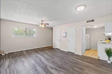 Main picture of 108 W 45th St