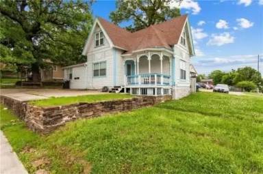 Main picture of 832 W Eagle St