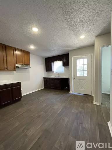 Main picture of 107 W Groves St