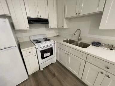 Main picture of 966 N Mariposa Ave