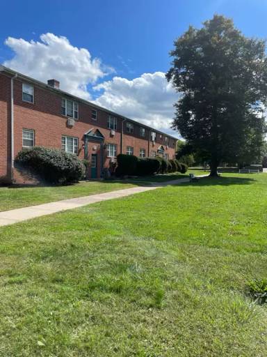 Main picture of 1570 Willard Ave