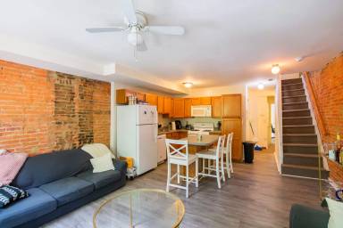 Main picture of 1713 Christian St