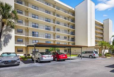 Main picture of 900 Cove Cay Dr