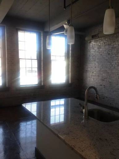 Main picture of 926 Commerce St