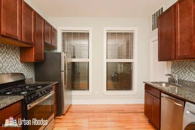 Main picture of 627 W Oakdale Ave