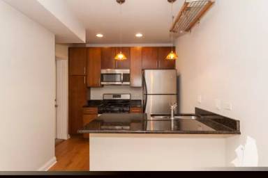 Main picture of 1624 W Grace St
