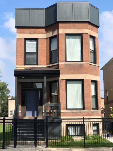 Main picture of 2932 W Adams St