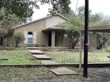 Main picture of 800 Shady Ln