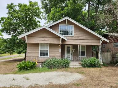 Main picture of 430 W 10th St