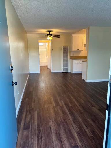 Main picture of 421 E 9th St