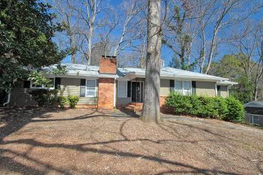 Main picture of 930 Ferncliff Rd NE