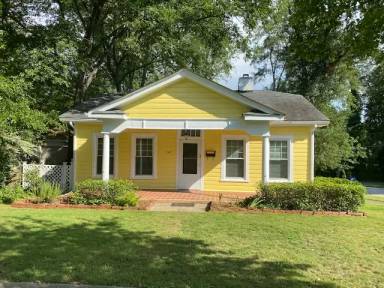 Main picture of 749 Maple St