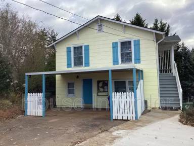 Main picture of 144 Chestnut St