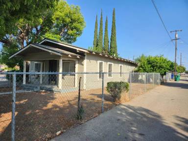 Main picture of 584 W Dinuba Ave