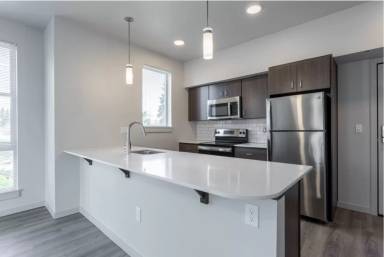 Main picture of 210 SE 9th Ave