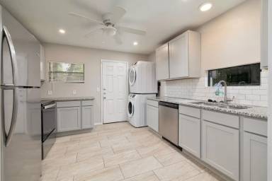 Main picture of 214 Benita St