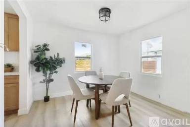 Main picture of 1228 W Vernon Ave