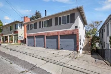 Main picture of 856 Erie St
