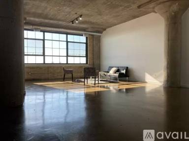 Main picture of 2620 W Washington Blvd