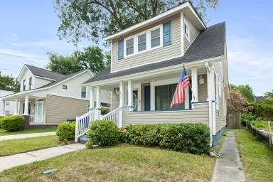 Main picture of 831 W 35th St