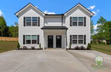 Main picture of 33 Wofford Pine Dr