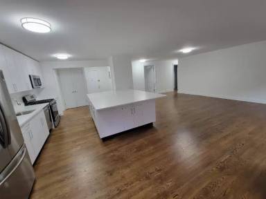 Main picture of 400 E 89th St Apartments