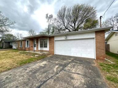 Main picture of 2839 S Dayton Ave