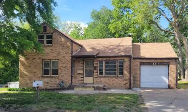 Main picture of 906 9th Ave