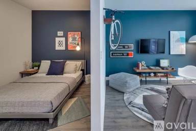 Main picture of 225 W Division St