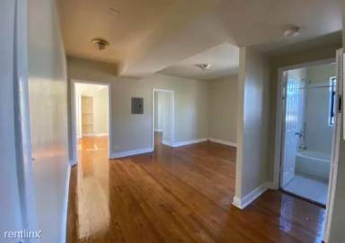 Main picture of 4850 W Adams St