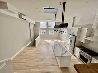 Main picture of 414 E Main St