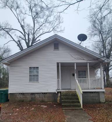 Main picture of 208 Hospital St N