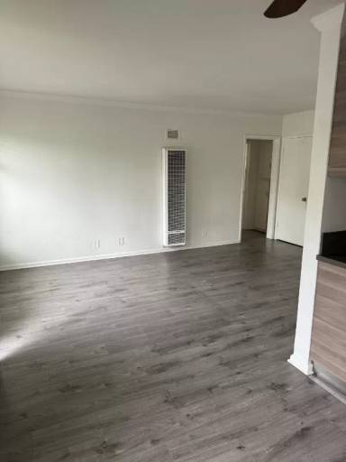 Main picture of 2140 N Beachwood Dr