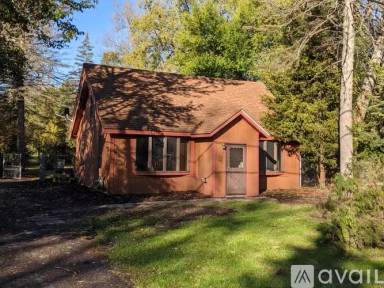 Main picture of 1N740 Macqueen Dr