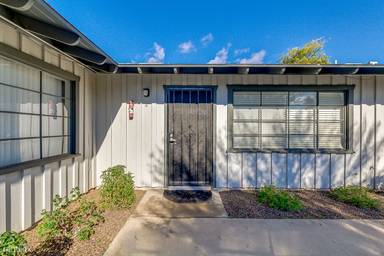 Main picture of 825 E Marlette Ave