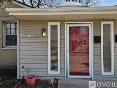 Main picture of 3841 S Quincy Ave