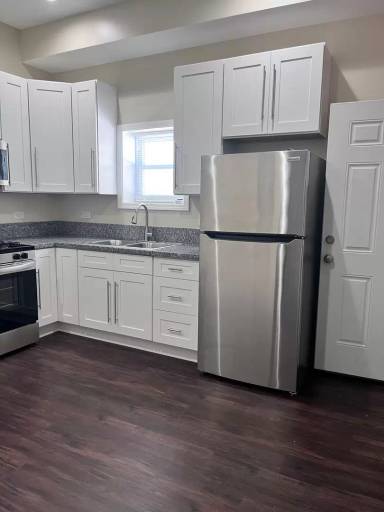 Main picture of 5026 W Madison St