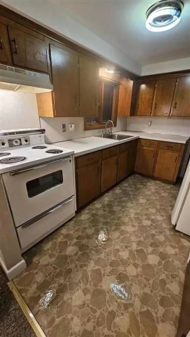 Main picture of 16 Summer St