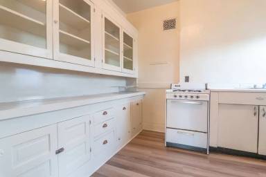 Main picture of 4435 SE Belmont St