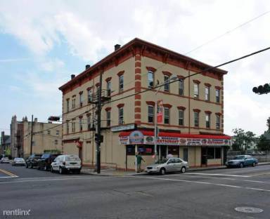 Main picture of 185 Broadway