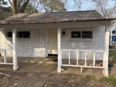 Main picture of 1715 E Main St