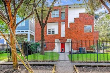 Main picture of 204 Marshall St