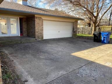 Main picture of 2705 Paula Dr