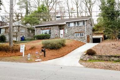 Main picture of 1790 N Rock Springs Rd NE