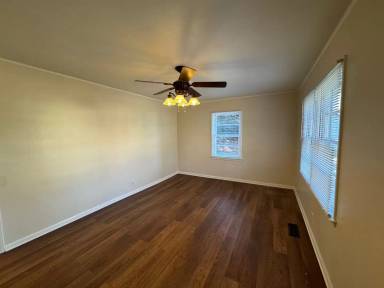 Main picture of 18 Barnes Dr