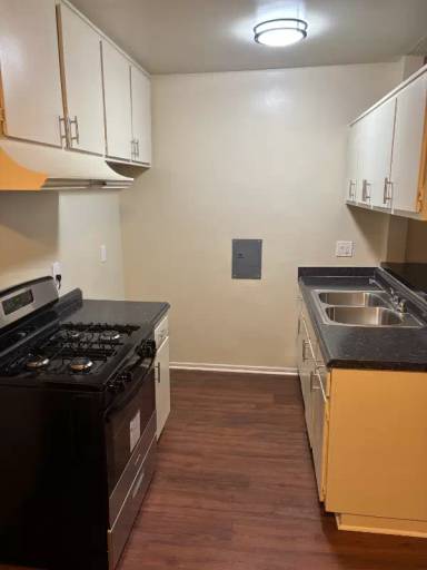 Main picture of 5515 Penfield Ave