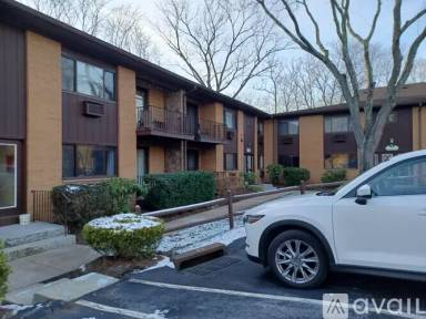 Main picture of 1 W Lawrence Park Dr