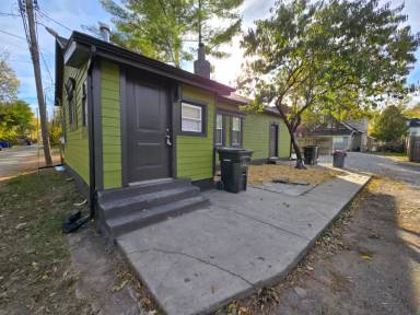 Main picture of 42 Whitethorne Ave